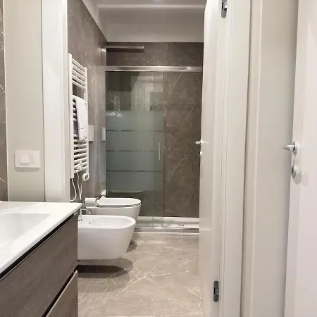 Apartament Binario - 3 Min From Station Mediolan